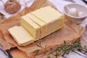 Dürfen Hunde Butter essen?