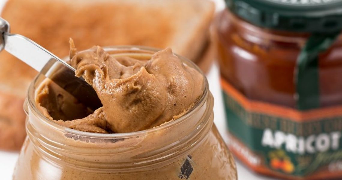 Erdnussbutter als Snack für Hunde